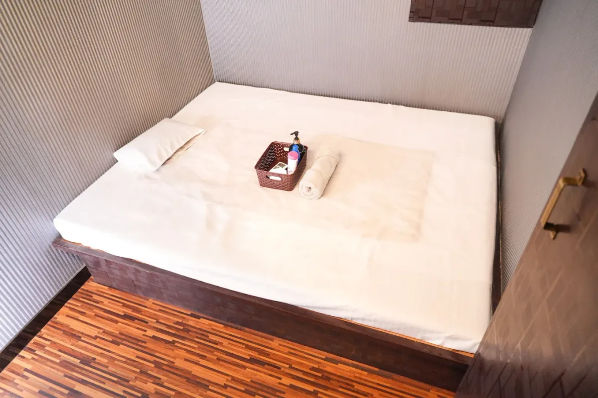 Alora Spa Vile Parle image