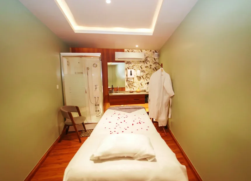 Avlon Wellness Spa & Massage Centre in Mumbai cover