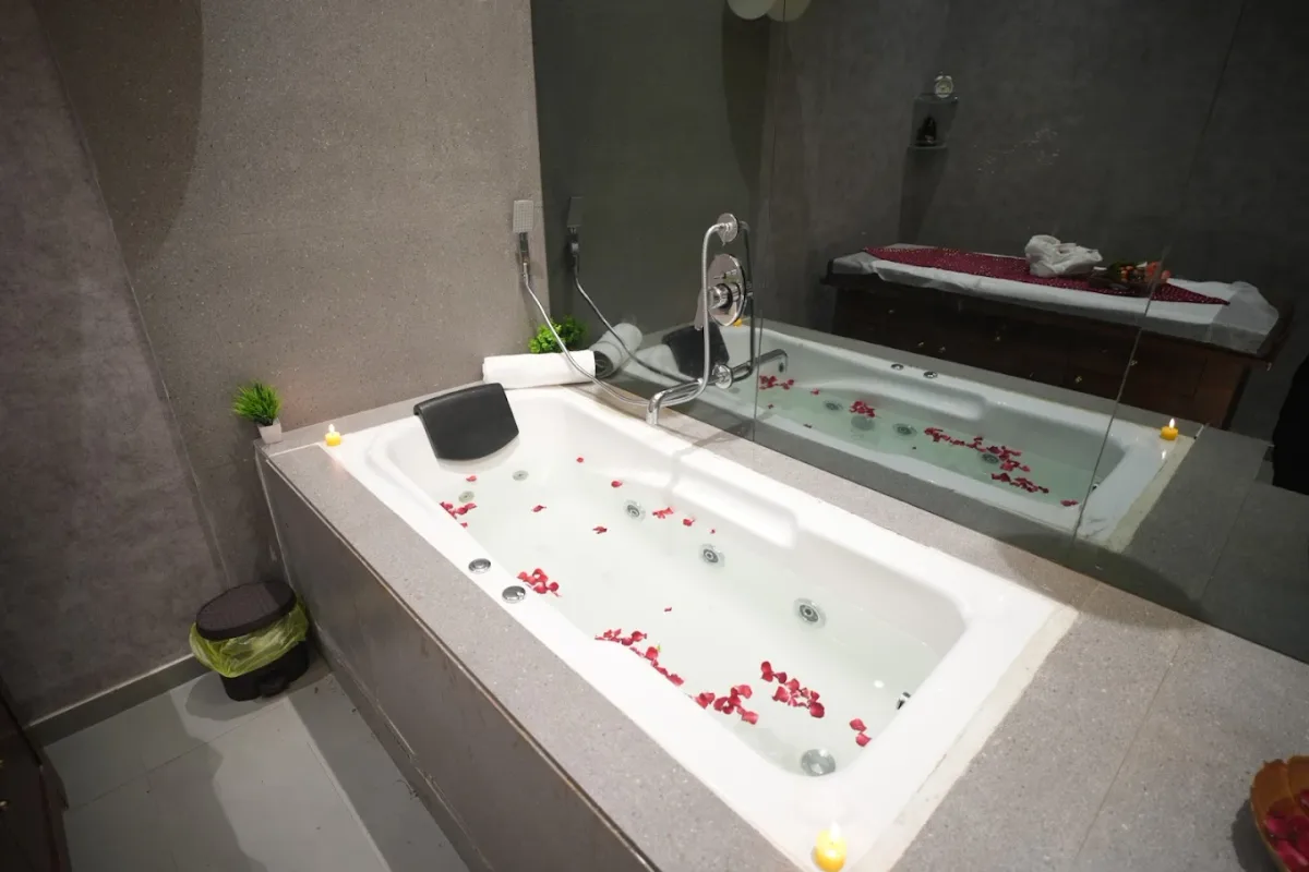 Azurro Spa Thane image