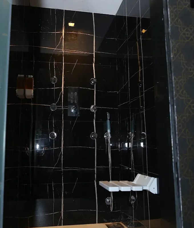 Elite Luxury Spa Kandivali West image