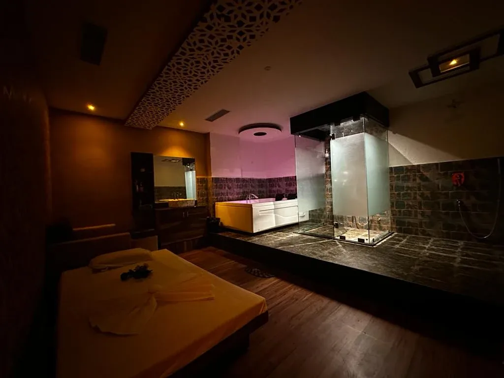 Feel Rich Spa image