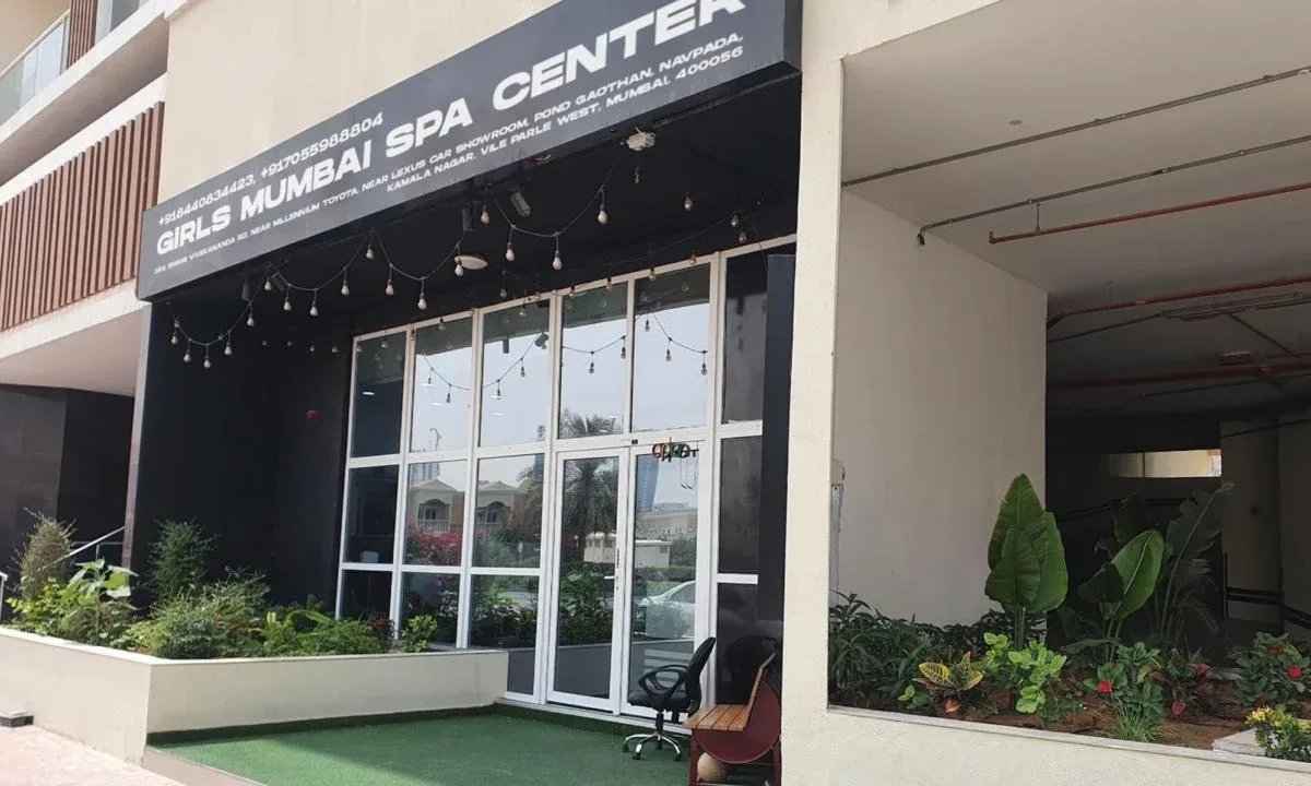 Girls Mumbai Spa Center image