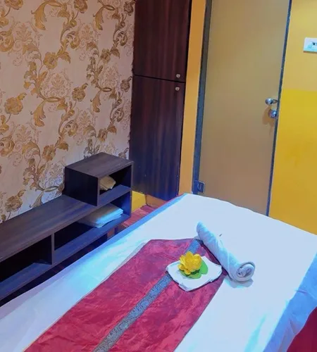 Golden Sparsh Spa image
