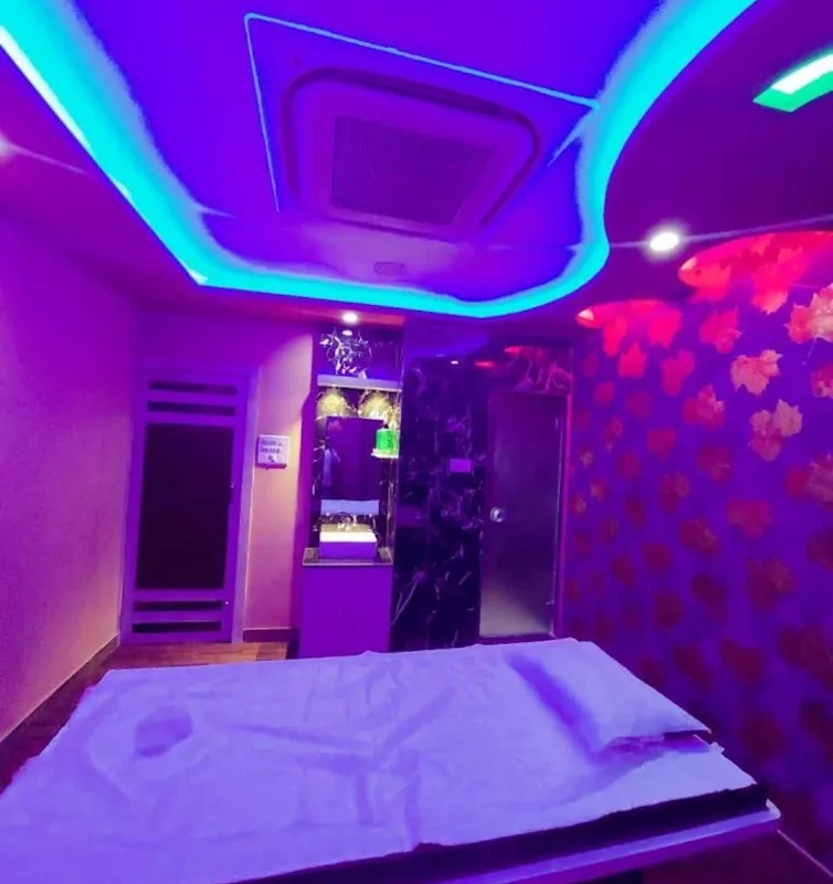 Hill Spa Charni Road image