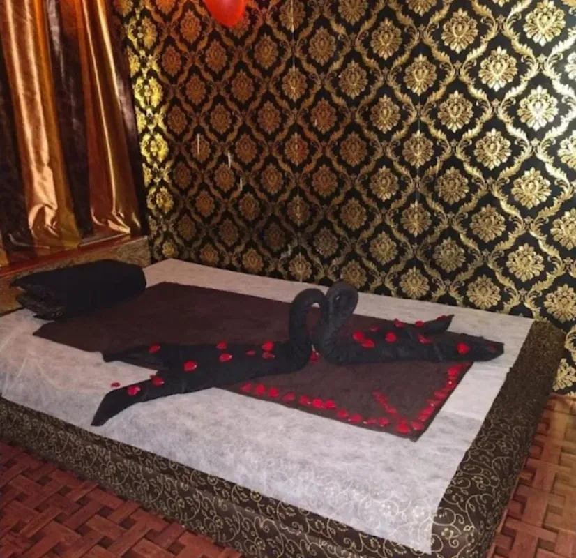 Midas Luxury Spa Vile Parle image