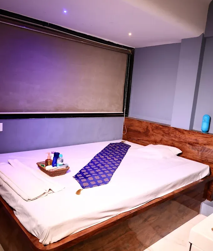 Midas Luxury Spa Vile Parle image