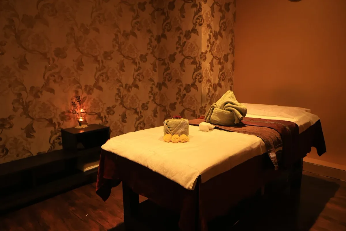 Red Rosy Spa image