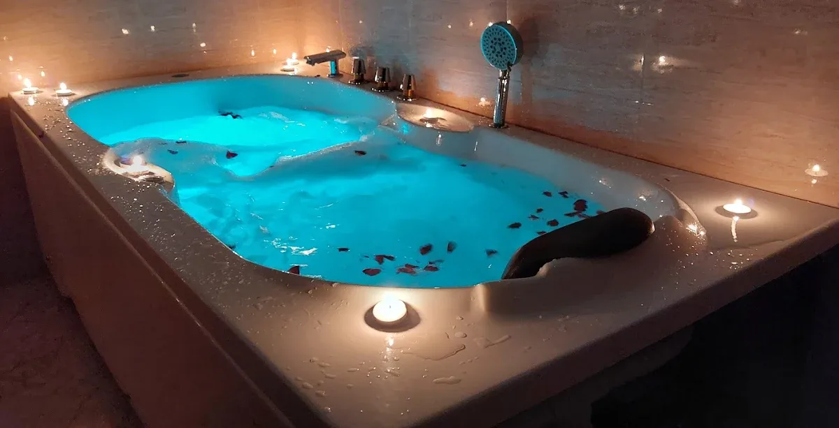 Rich & Fame Thai Spa image