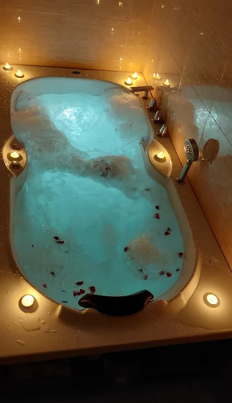 Rich & Fame Thai Spa image