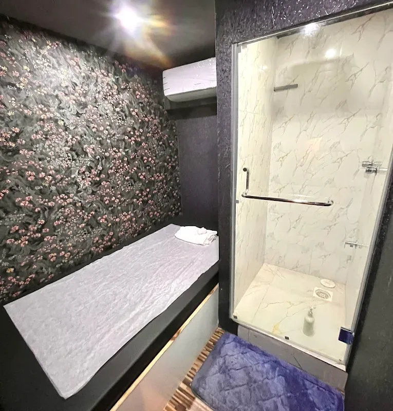 Rose Luxurious Spa image