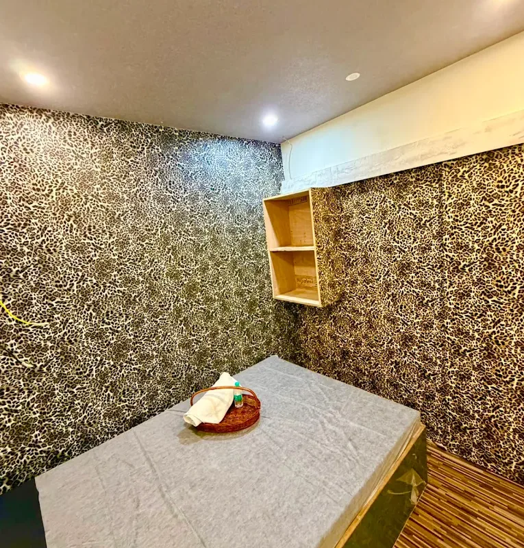 Rose Luxurious Spa image