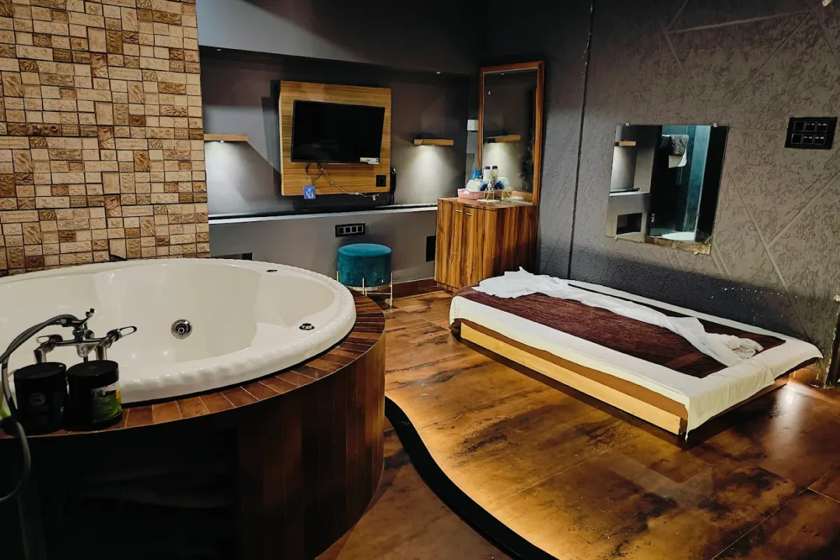 Royal Oak Spa image