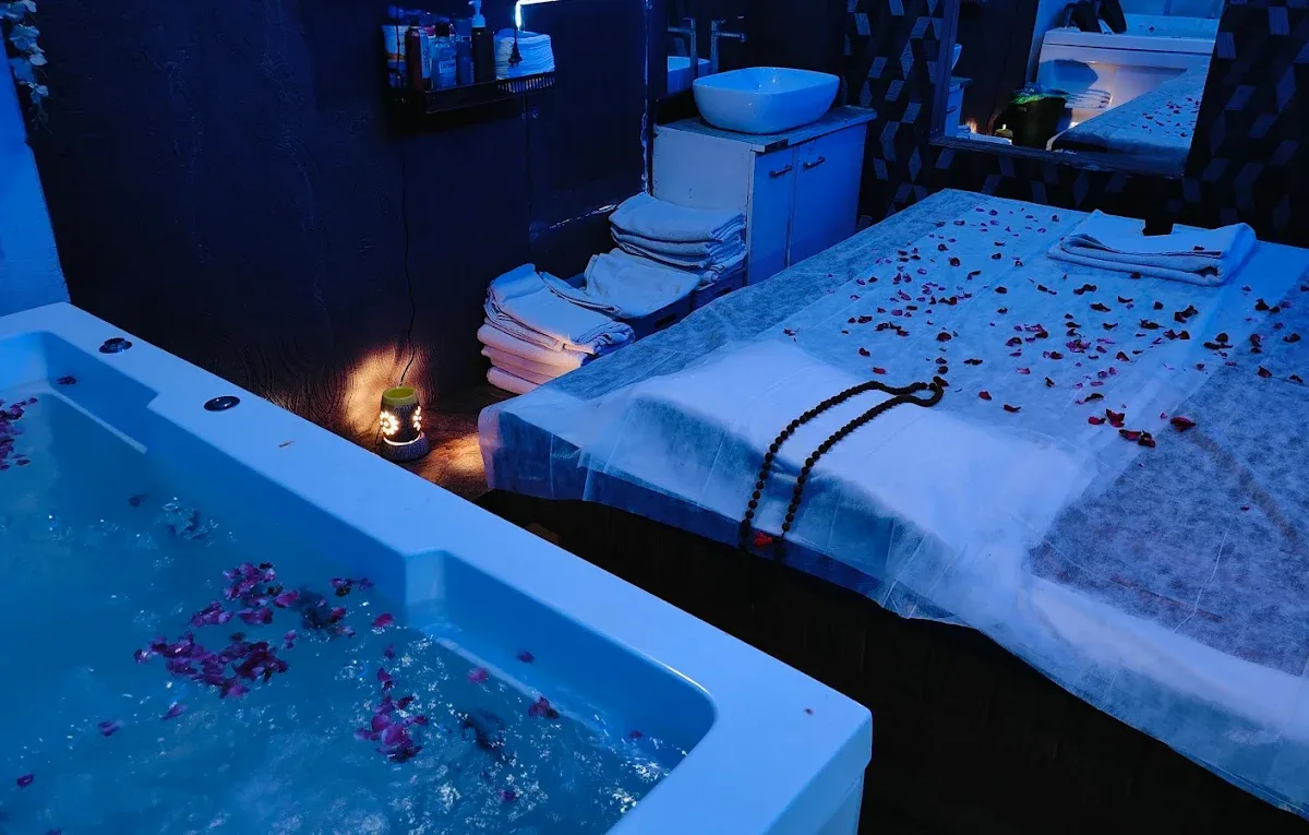 Royal Oak Spa image