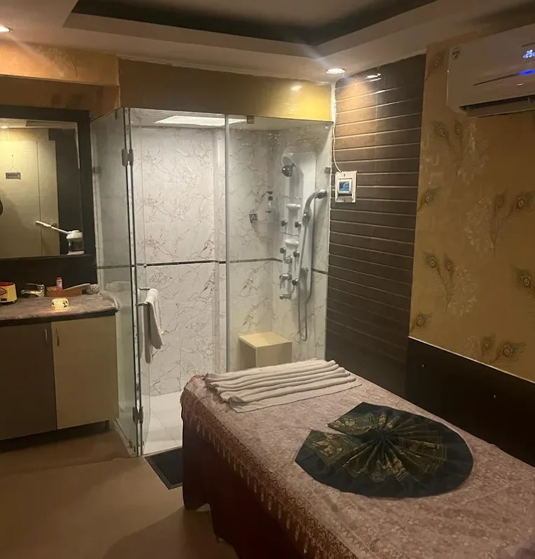 Royal Orchid Spa image