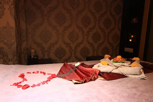 Royal Orchid Spa Vile Parle image