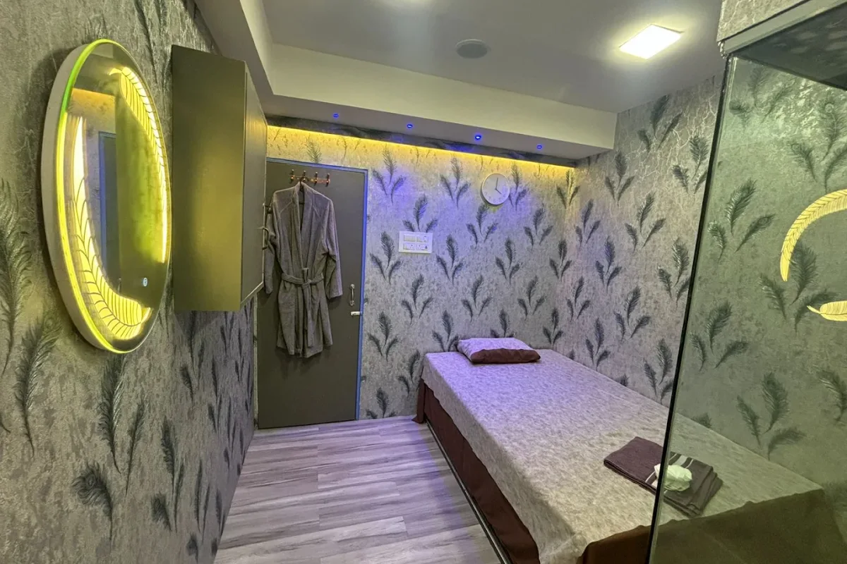 Royal Orchid Spa Vile Parle image