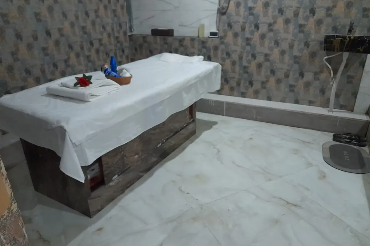Shine Spa image