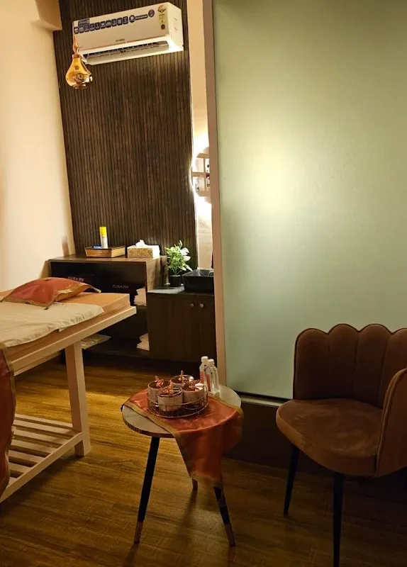 U BON Day Spa Chakala image